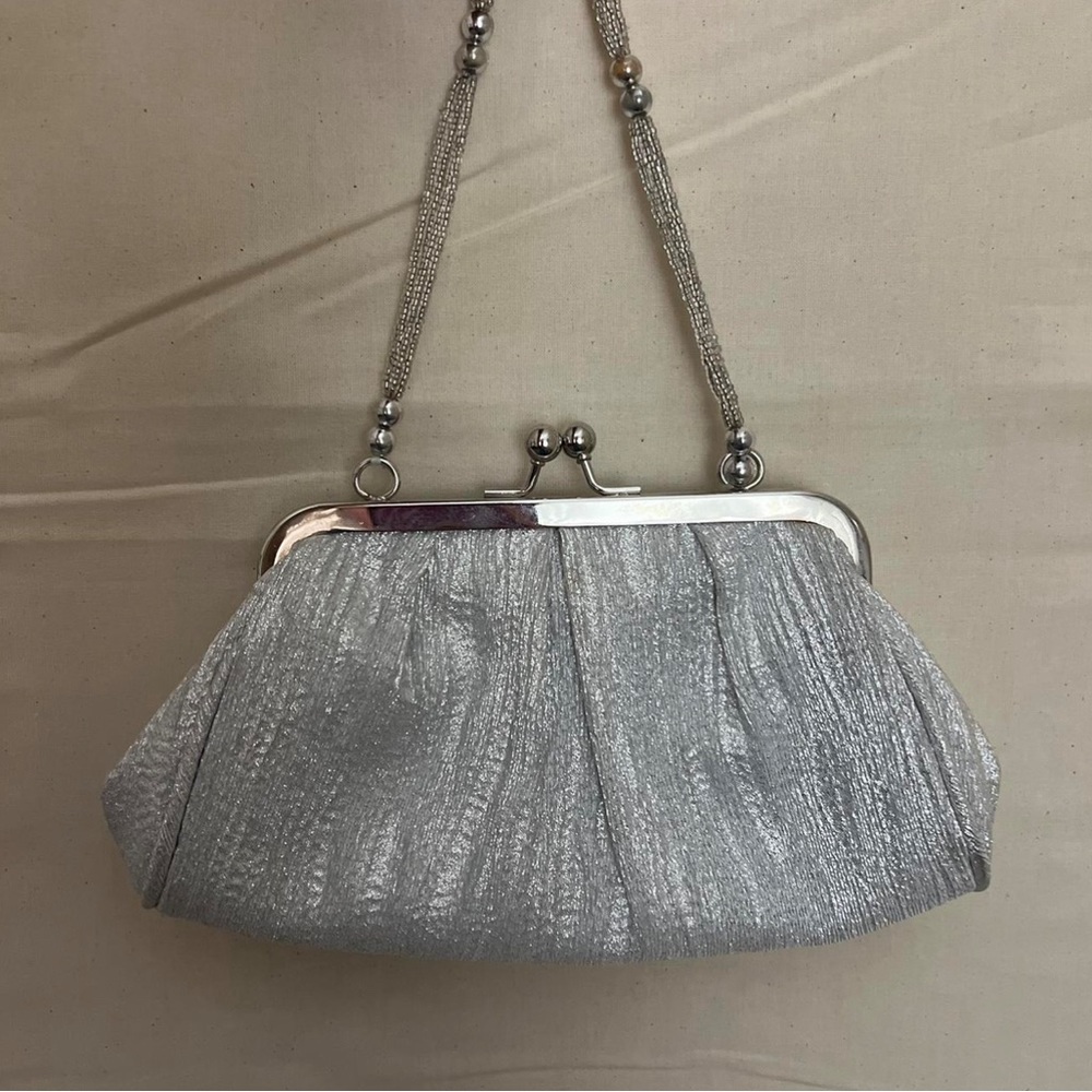 La Regale Silver Clutch Chain Pouch